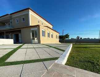 Exterior 2 Charming 4-bed Villa in Quinta do Anjo, Palmela