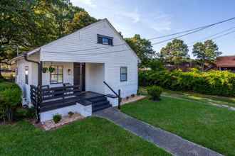 Bangunan 4 Unique mid century home near ATL Airport