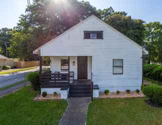 Bangunan 2 Unique mid century home near ATL Airport