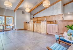 Lobby 2 River Ridge 430b