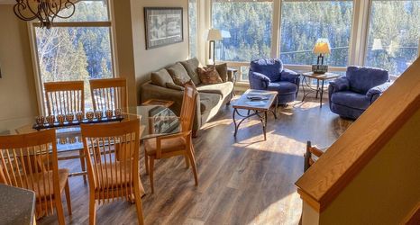 Lobby 2 River Ridge 414a