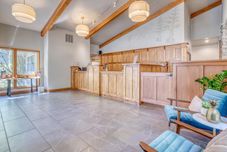 Lobby River Ridge 427b