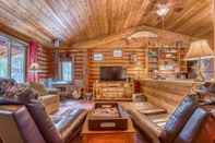 Common Space Sweet Log Cabin