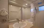 Toilet Kamar 7 Bedline Hotel