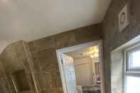 In-room Bathroom Stunning Beautiful 4-bed House in South Wales
