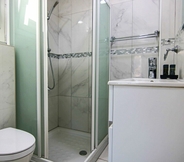 In-room Bathroom 7 Phaedrus Living Seaside Lighthouse 66