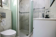 In-room Bathroom Phaedrus Living Seaside Lighthouse 66