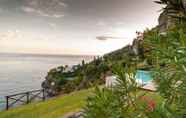 สระว่ายน้ำ 3 Villa Amalfi in Amalfi