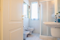 In-room Bathroom Donna Eloisa - Italian Homing