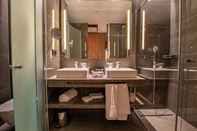 In-room Bathroom Hotel Giralda Center