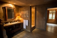 In-room Bathroom Les chambres du 7 by Juliette