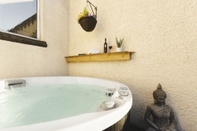 Entertainment Facility Ellerthwaite Place Getaway with Hot Tub