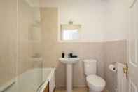 Toilet Kamar Abingdon House - 4 BR on the Marina