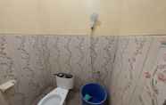 In-room Bathroom 5 HOTEL PARANGTRITIS GANDUNG JR