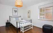 Others 6 Fantastic Central Apartment With Balcony in Fitzrovia