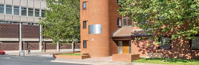 Exterior Charles Hope Apartments Swindon