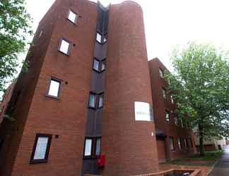 Exterior 2 Charles Hope Apartments Swindon