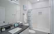 In-room Bathroom 6 State-of-the-art 3br/2.5ba Home Next to Downtown