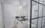 In-room Bathroom 5 State-of-the-art 3br/2.5ba Home Next to Downtown