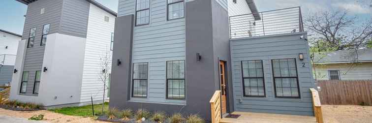Exterior State-of-the-art 3br/2.5ba Home Next to Downtown