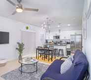 Common Space 5 Stylish Living New 3BR 2.5ba at Amazing Downtown