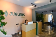 Lobi Juglans Suites