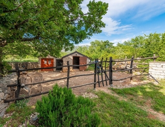 Exterior 2 Villa Stone House Magarac