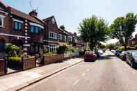 Luar Bangunan Exquisite East Acton Home Close to Shepherds Bush by Underthedoormat