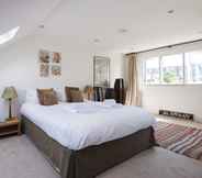 Bedroom 7 Exquisite East Acton Home Close to Shepherds Bush by Underthedoormat