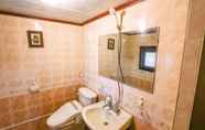 In-room Bathroom 7 Taean Yetjip Hwangtobang Pension