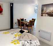 Kamar Tidur 7 Charming 1-bed Apartment in Bradford City Holiday