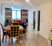 Kamar Tidur 4 Charming 1-bed Apartment in Bradford City Holiday