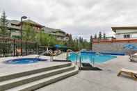 Kolam Renang SPACIOUS 3-Br Luxury Condo | HEATED Pool + 3 Hot Tubs | Pool Table | Hm Theatre