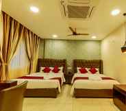 Phòng ngủ 5 Hotel Akshay Grand