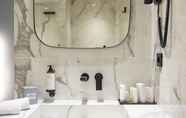 In-room Bathroom 4 Howard Sur Seine