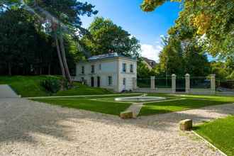 Bangunan 4 Pavillon du Château d'Hardricourt