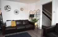 Lobby 7 Cosy and Modern 2 Bed Family House in Abergele