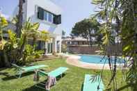 Swimming Pool Villa Fati in Pen Nsula de Tr ia