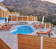 Swimming Pool 7 Best Family Friendly Villa Near Lake Kournas