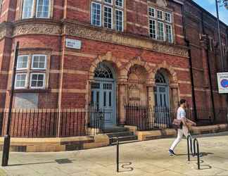 Exterior 2 2 Bedroom Apartment in Kentish Town