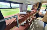 ห้องนอน 5 Double Decker Bus on an Alpaca Farm Sleeps 8