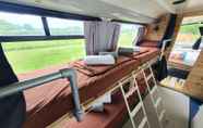 ห้องนอน 5 Double Decker Bus on an Alpaca Farm Sleeps 8