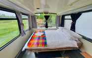 ห้องนอน 3 Double Decker Bus on an Alpaca Farm Sleeps 8