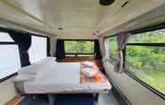 ห้องนอน 6 Double Decker Bus on an Alpaca Farm Sleeps 8
