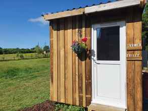 Exterior 4 Double Decker Bus on an Alpaca Farm Sleeps 8