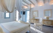 Kamar Tidur 4 Aelia Paros Villas De Luxe Villa With Sea View and Swimming Pool Up to 7 Persons