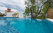 Hồ bơi 4 Villa Dundo Pero - Four Bedroom Villa With Swimming Pool and Sea View ID Direct Booker 6744