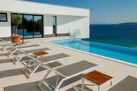 Swimming Pool Villa Korkyra Beach in Potirna