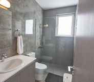 In-room Bathroom 5 Villa Nikol AQ Ol23