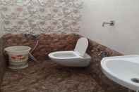 In-room Bathroom Hotel Laxmi Palace
